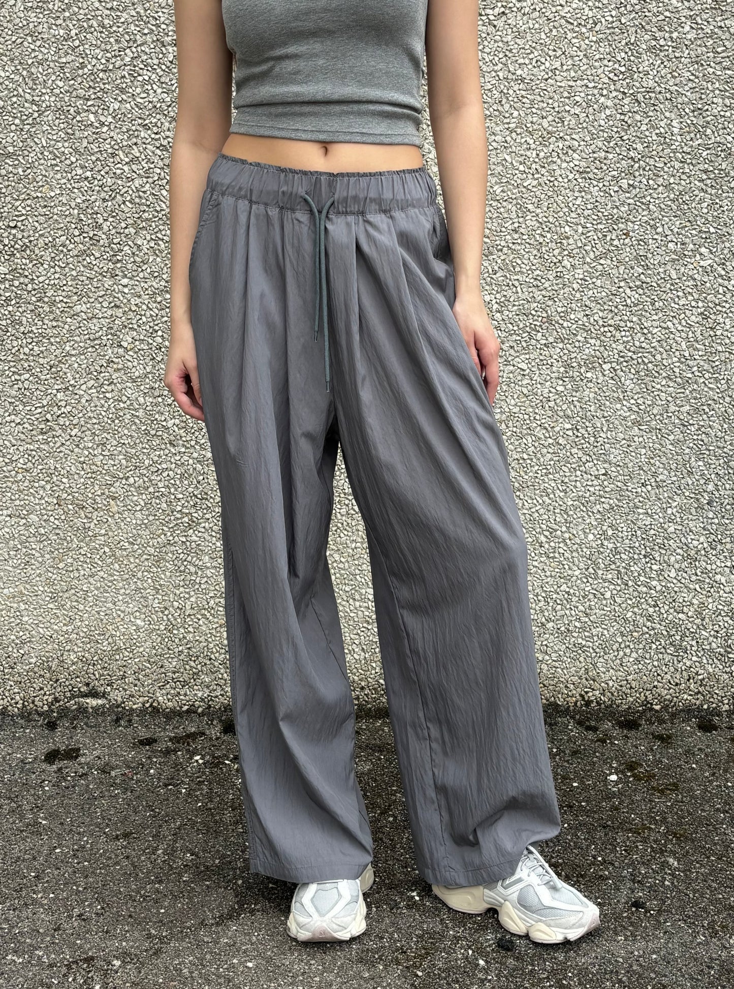 Wide fit trousers with drawstring