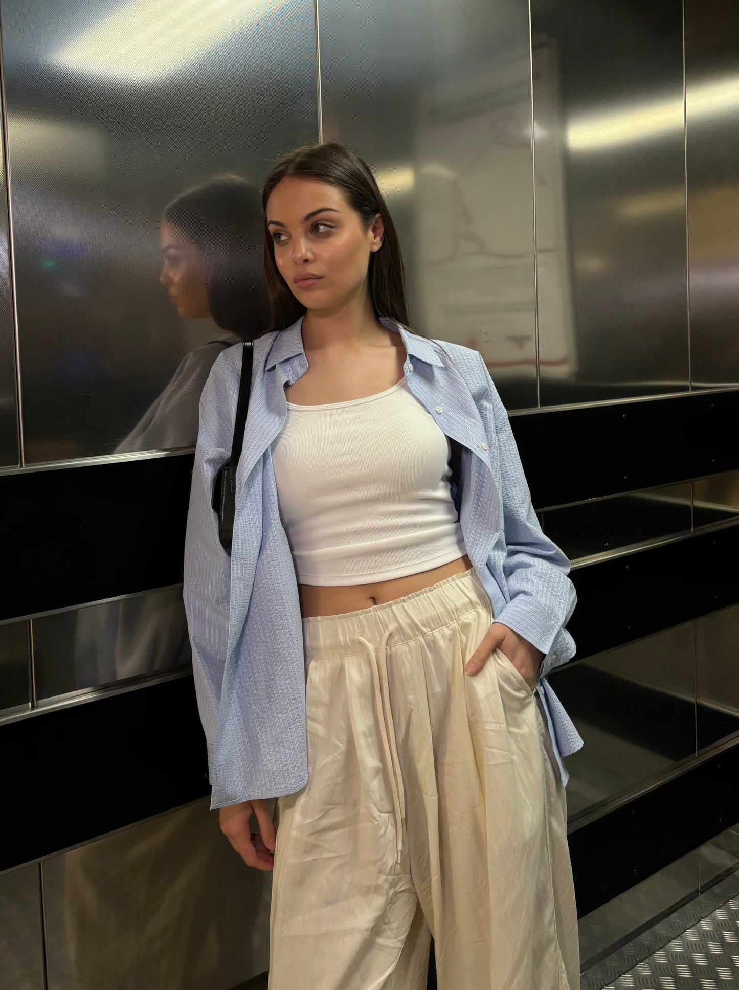 Wide fit trousers with drawstring