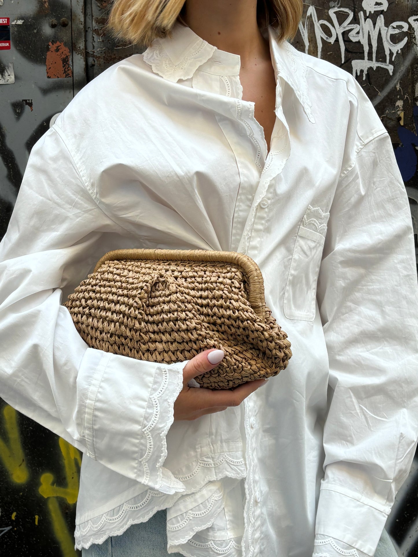 Pouch in rafia