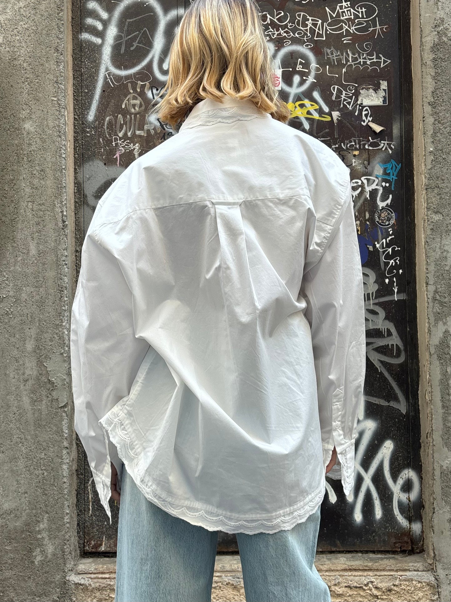 Oversized shirt in cotton and broderie anglaise