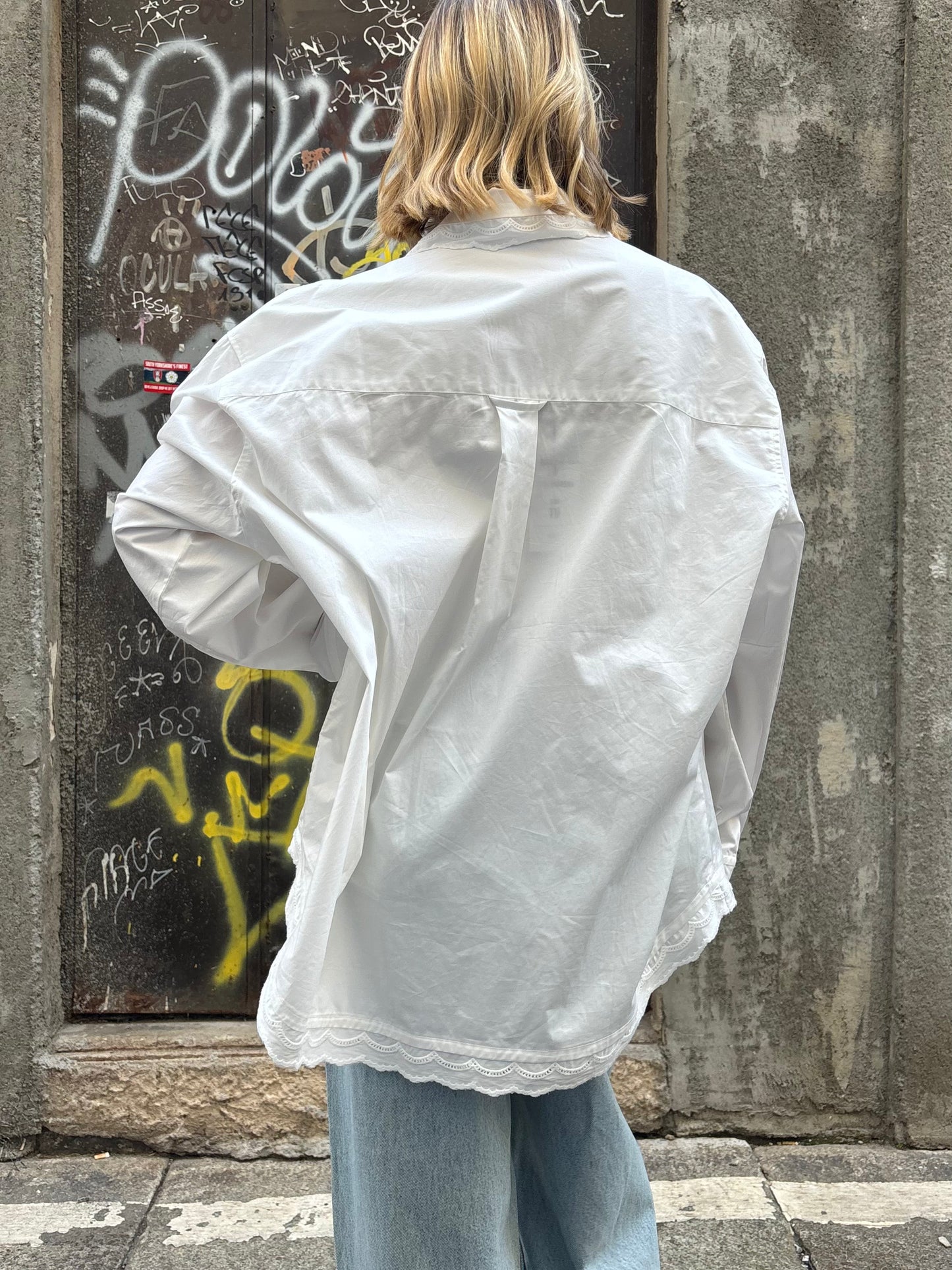 Oversized shirt in cotton and broderie anglaise