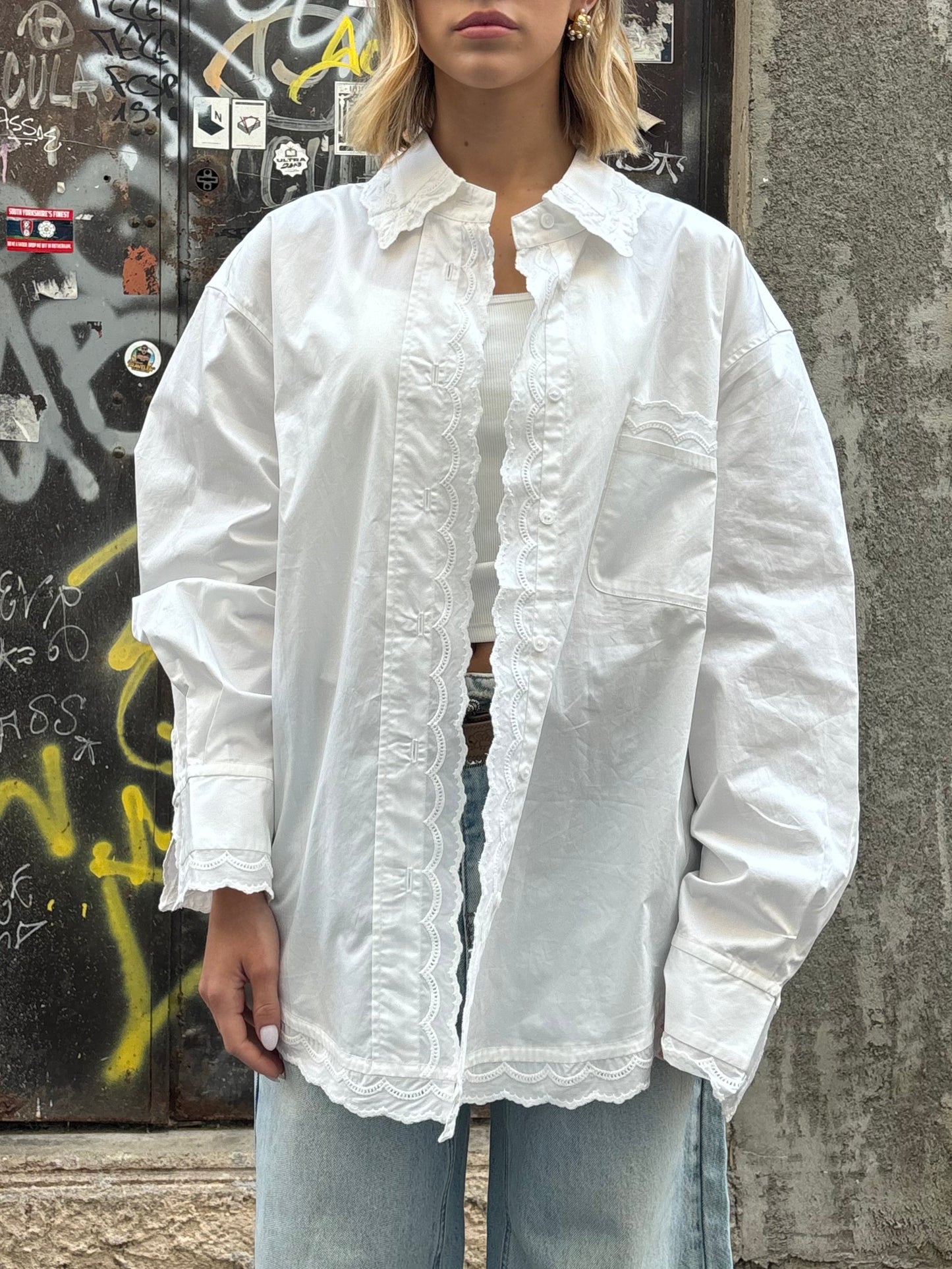 Oversized shirt in cotton and broderie anglaise