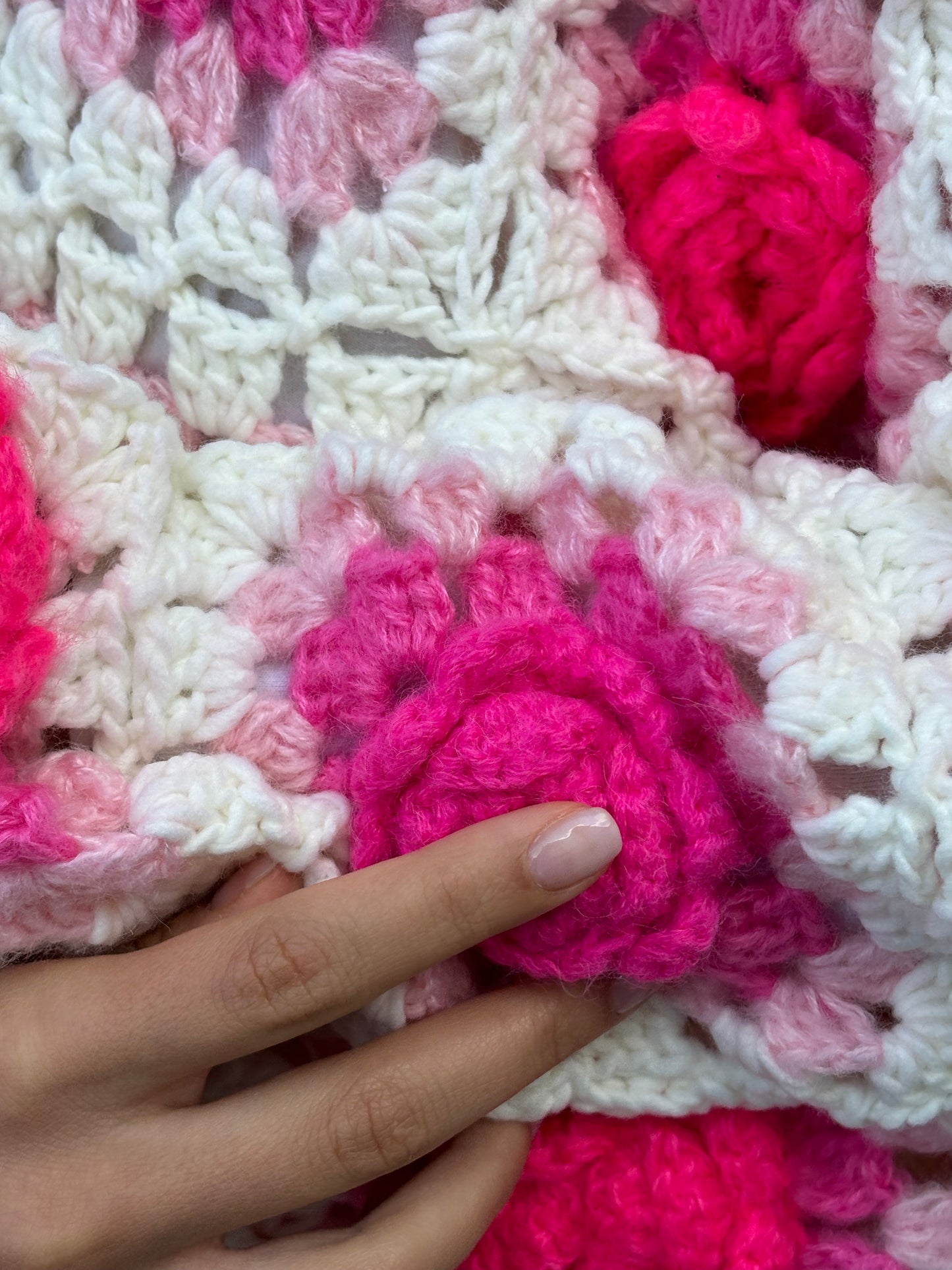 Cardigan roses crochet