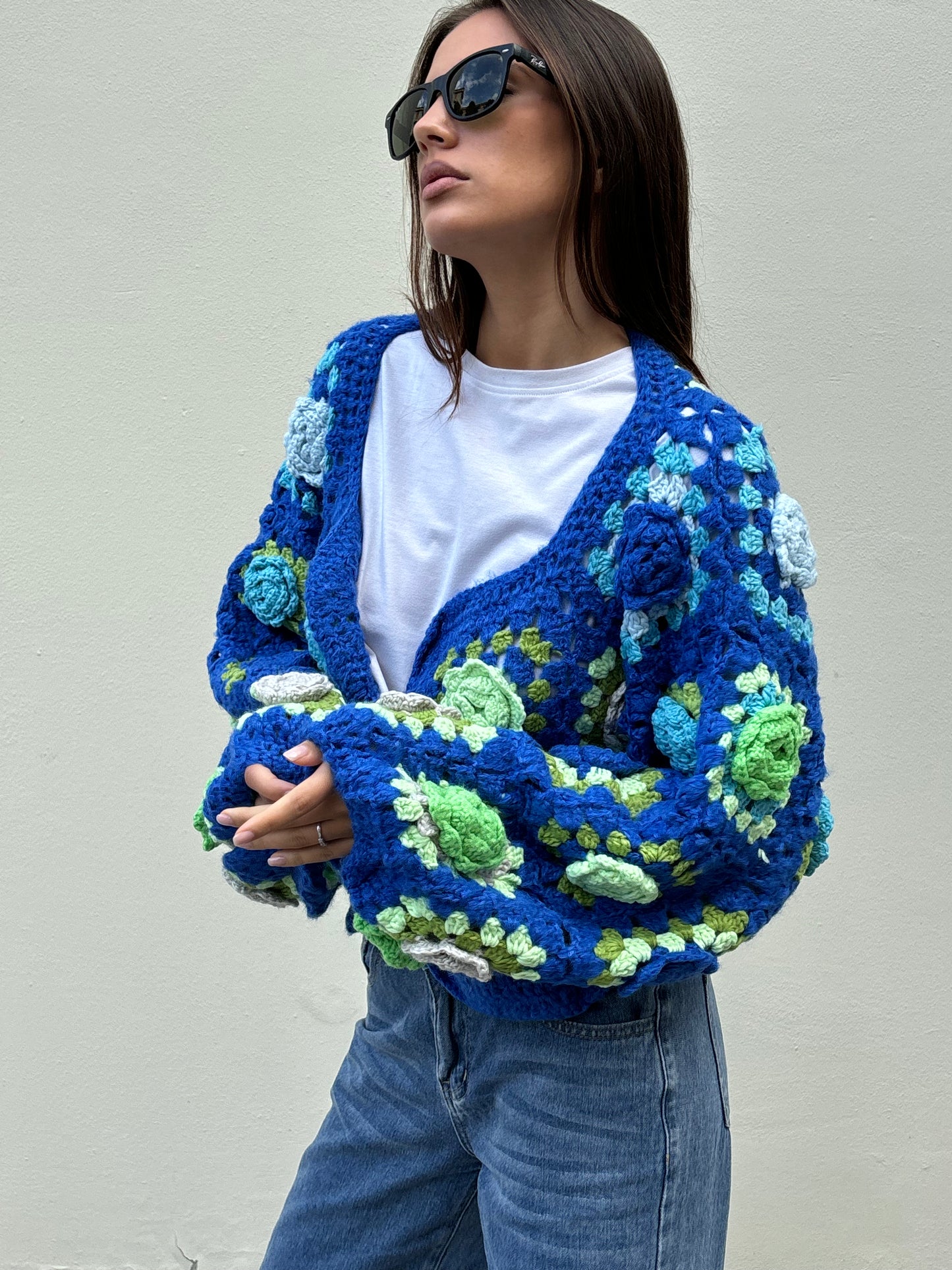 Cardigan roses crochet
