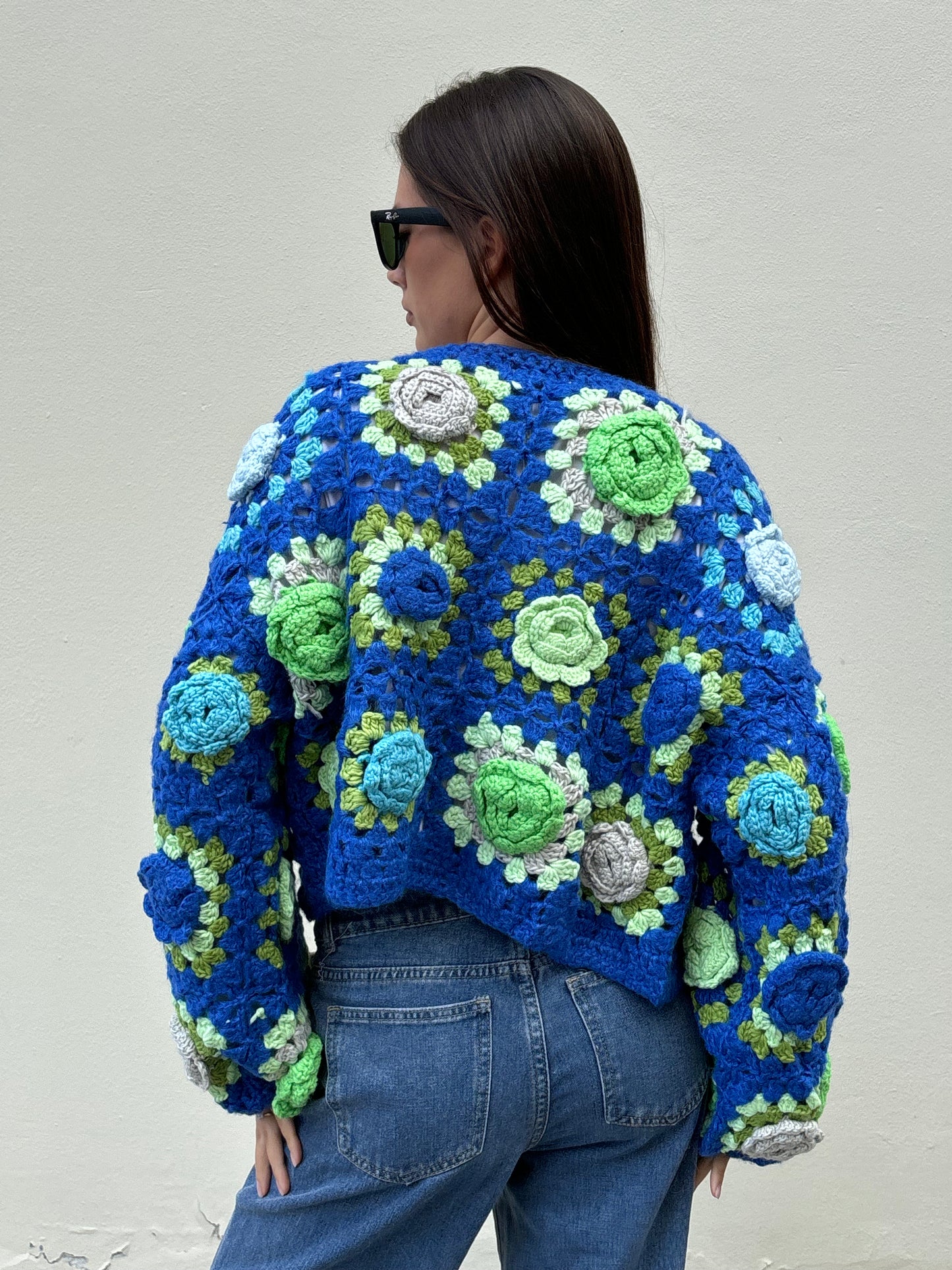 Cardigan roses crochet