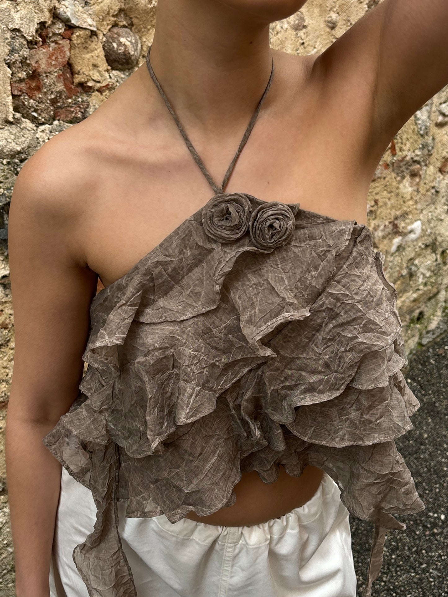 Halter top con rouches