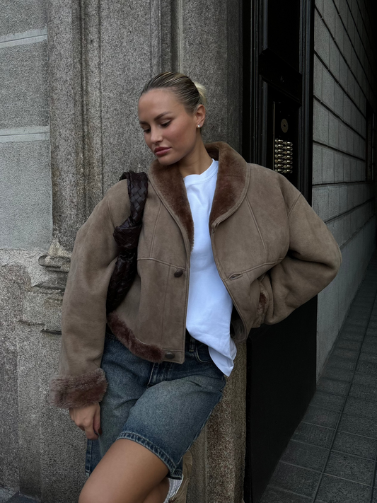 Montone beige crop