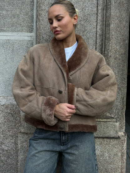 Montone beige crop