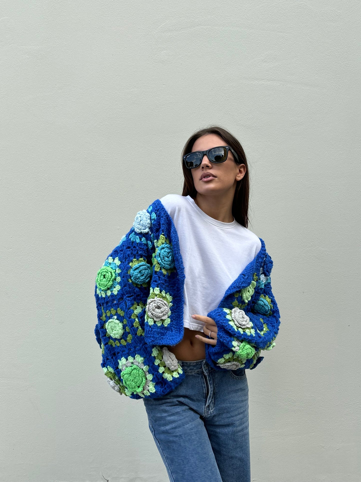 Cardigan roses crochet