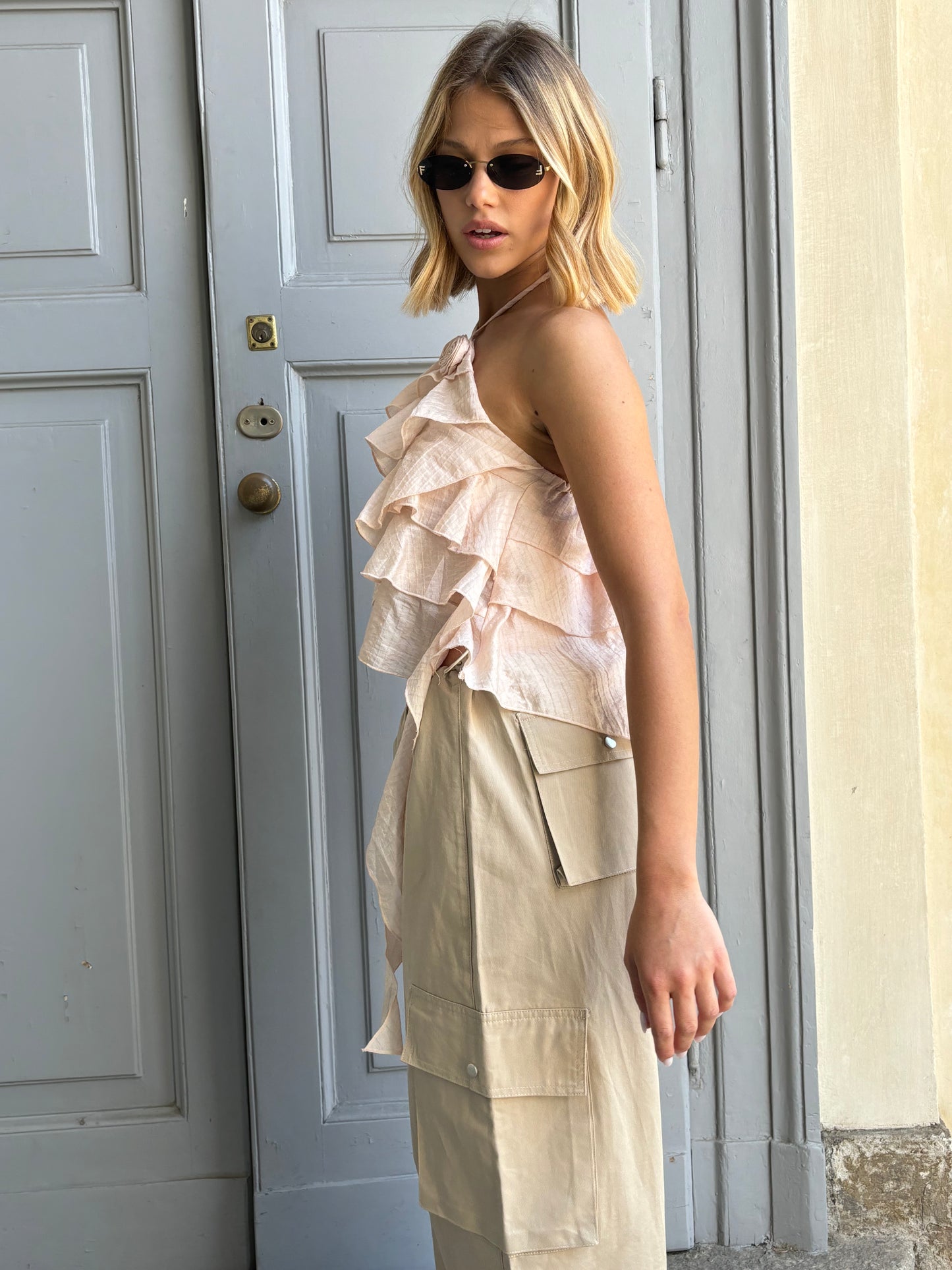 Halter top con rouches
