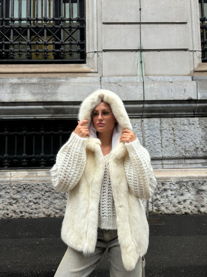 Gilet di volpe con cappuccio