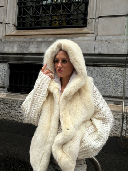 Gilet di volpe con cappuccio